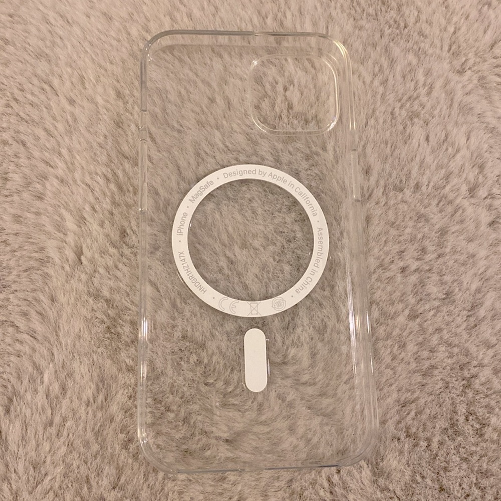 Apple Magsafe iPhone Case - clear (no color) in lightly used condition